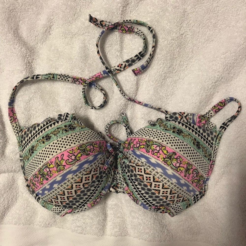 NWOT Victoria’s Secret bikini top
